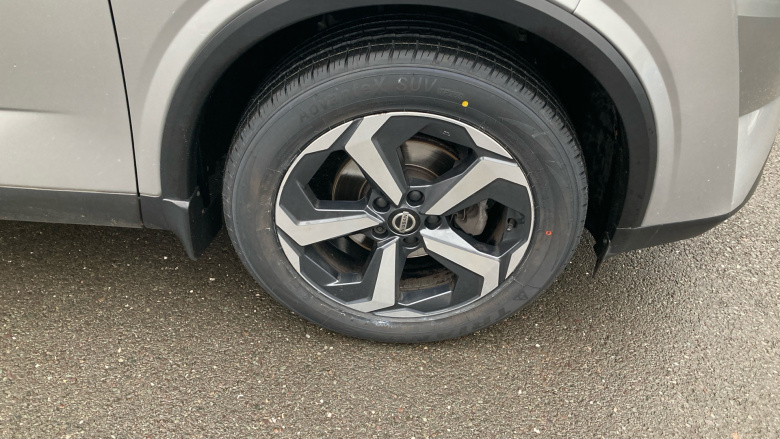 Nissan Qashqai 1.3 DiG-T MH N-Connecta 5dr Petrol Hatchback